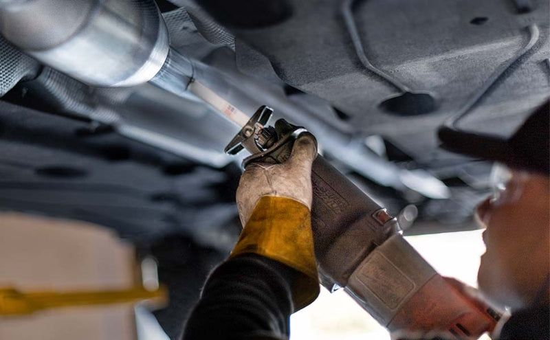 Magnaflow - Carb Compliant SS Univ. Catalytic Converter 8.125in Body L X 5in Body W  (2.50 CA Spun)