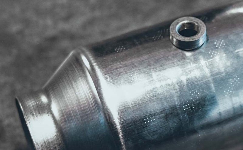 Magnaflow - Carb Compliant SS Univ. Catalytic Converter 8.125in Body L X 5in Body W  (2.50 CA Spun)