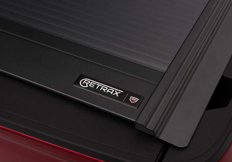 Retrax 99-06 Chevy/GMC 6.5ft Bed / 07 Classic w/ Stake Pocket (Elec Cover) PowertraxONE MX