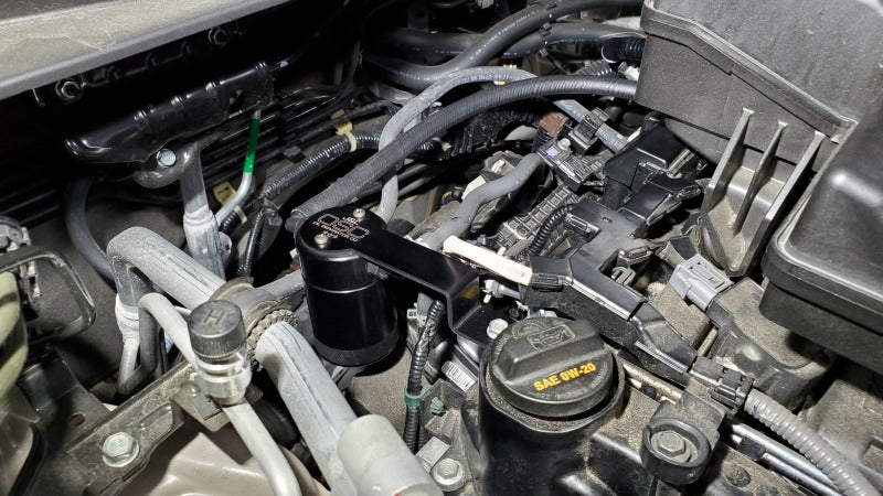 J&amp;L 17-23 Honda CRV 1.5L Turbo Passenger Side Oil Separator 3.0 - Black Anodized