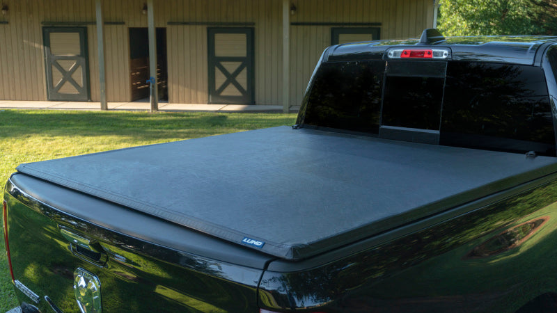 Lund 16-17 Nissan Titan XD (6.5ft. Bed w/o Titan Box) Genesis Tri-Fold Tonneau Cover - Black